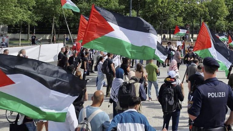 مظاهرة حاشدة في فيينا مؤيدة للفلسطينيين تستهدف التعاون العسكري والاقتصادي النمساوي-الإسرائيلي