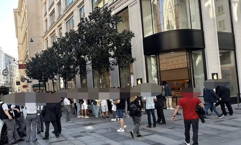 طوابير ضخمة في فيينا لاستقبال “iPhone 17” بالإضافة إلى ساعة “Apple Watch Ultra 3” وسماعة “Airpods Pro 3”