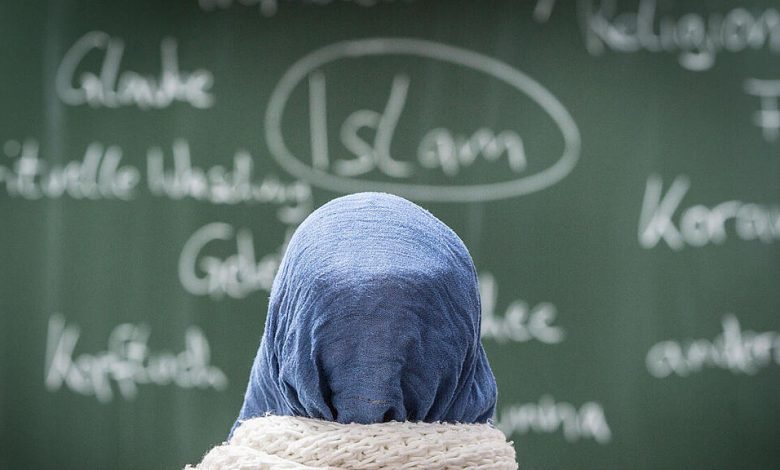 وزيرة الاندماج النمساوية تصطدم بمعارضة الاشتراكيين بشأن حظر الحجاب وزيرة الاندماج النمساوية تصطدم بمعارضة الاشتراكيين بشأن حظر الحجاب