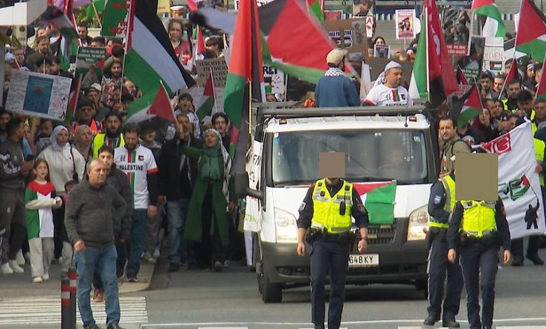 600 متظاهر في فورارلبرغ يتضامنون مع غزة ويعتبرون وقف إطلاق النار غير كافٍ 600 متظاهر في فورارلبرغ يتضامنون مع غزة ويعتبرون وقف إطلاق النار غير كافٍ