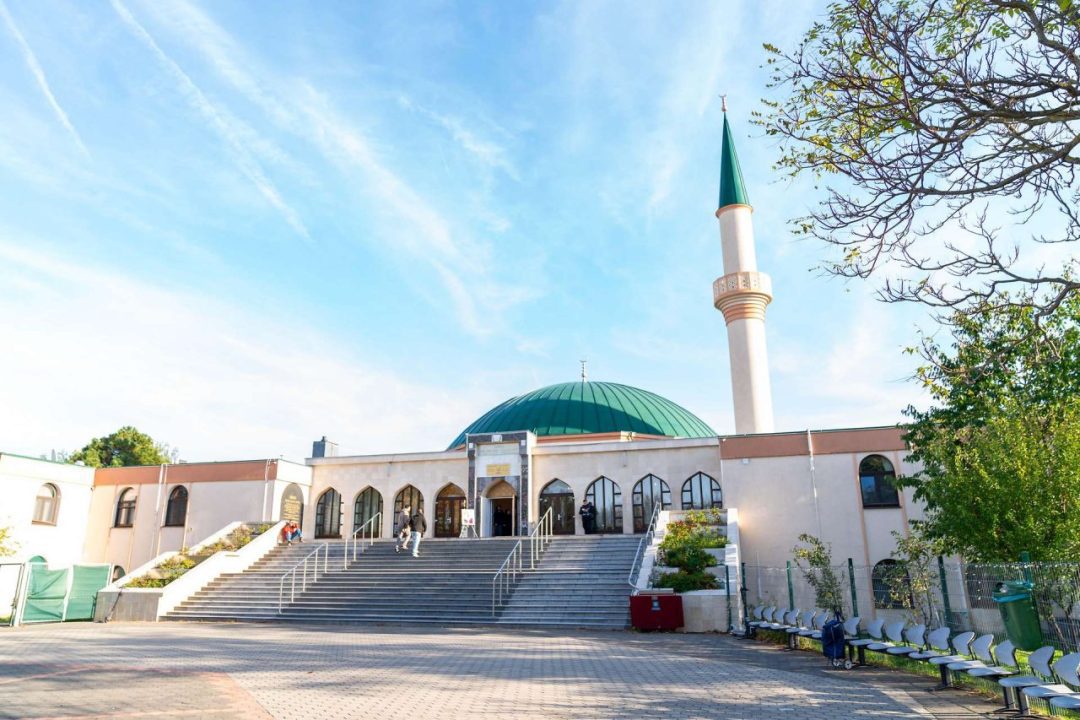 المركز الإسلامي في العاصمة فيينا يفتح أبوابه للزوار ضمن مبادرة “يوم المساجد المفتوحة” في النمسا المركز الإسلامي في العاصمة فيينا يفتح أبوابه للزوار ضمن مبادرة “يوم المساجد المفتوحة” في النمسا