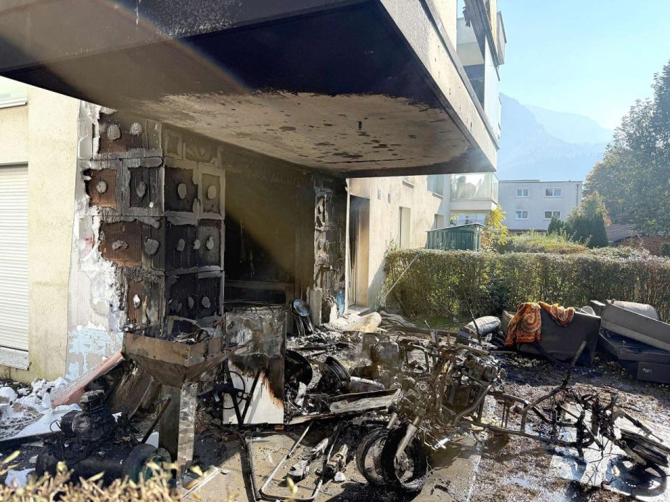 إخلاء مجمع سكني يضم 38 شقة بعد اندلاع حريق في Dornbirn بولاية فورارلبرغ النمساوية إخلاء مجمع سكني يضم 38 شقة بعد اندلاع حريق في Dornbirn بولاية فورارلبرغ النمساوية