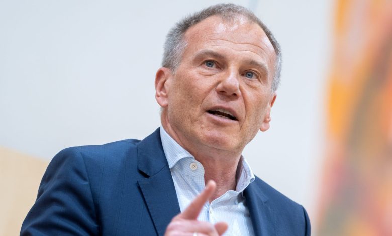 المذيع Armin Wolf يجرّ منصة X (تويتر سابقاً) إلى القضاء النمساوي بشبهة “التواطؤ” المذيع Armin Wolf يجرّ منصة X (تويتر سابقاً) إلى القضاء النمساوي بشبهة “التواطؤ”