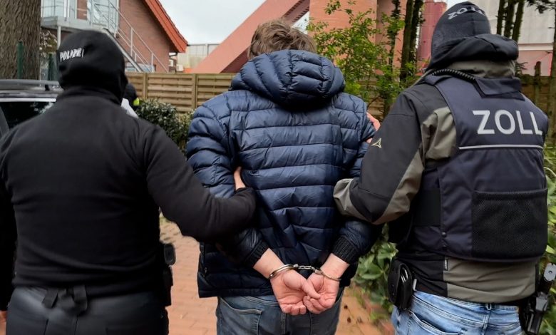 القبض على مواطن سويدي في فيينا مطلوب أوروبياً بتهمة غسل أموال بالملايين القبض على مواطن سويدي في فيينا مطلوب أوروبياً بتهمة غسل أموال بالملايين