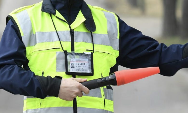 تأمين 2000 يورو.. ايقاف ومخالفة فرقة موسيقية أمريكية أثارت الفوضى في النمسا العليا تأمين 2000 يورو.. ايقاف ومخالفة فرقة موسيقية أمريكية أثارت الفوضى في النمسا العليا