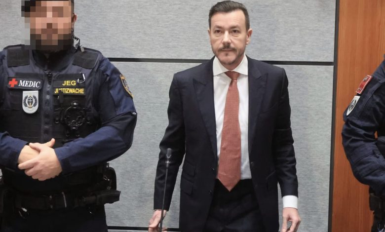 أول محاكمة للملياردير النمساوي السابق رينيه بينكو في تيرول بتهمة إخفاء أصول بقيمة 660 ألف يورو أول محاكمة للملياردير النمساوي السابق رينيه بينكو في تيرول بتهمة إخفاء أصول بقيمة 660 ألف يورو