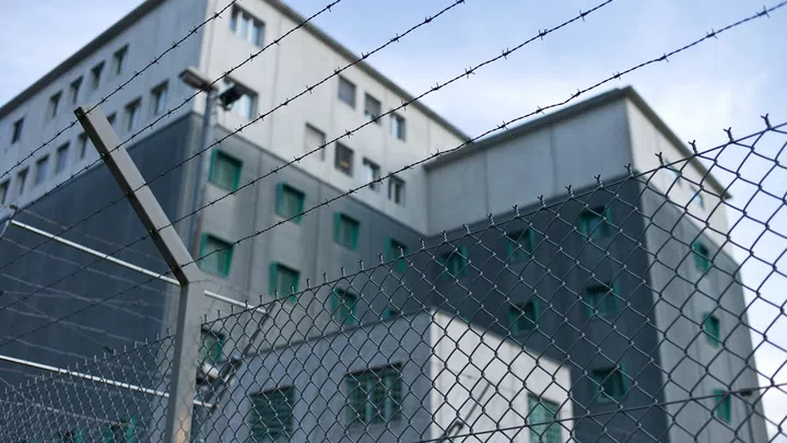 الإفراج المبكر عن مؤيد لتنظيم “داعش” من أصل تركي يبلغ 15 عاماً بعد إدانته بالتخطيط لـ هجمات في فيينا