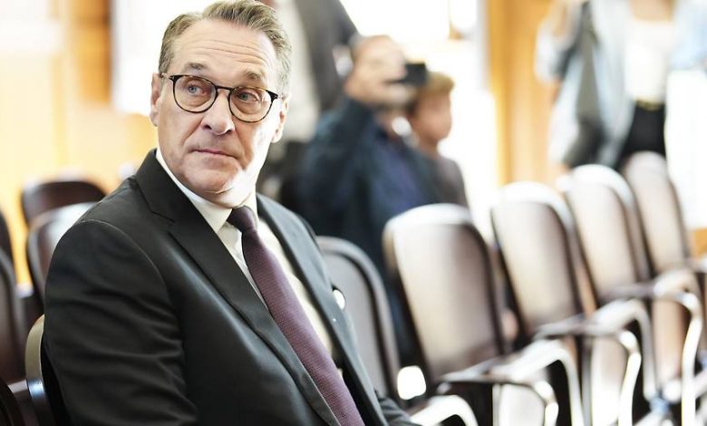 الرئيس السابق لحزب الحرية Strache يقرر عدم الطعن في لائحة الاتهام الأولى للنيابة العامة في فيينا بقضية التأمين على الحياة الرئيس السابق لحزب الحرية Strache يقرر عدم الطعن في لائحة الاتهام الأولى للنيابة العامة في فيينا بقضية التأمين على الحياة