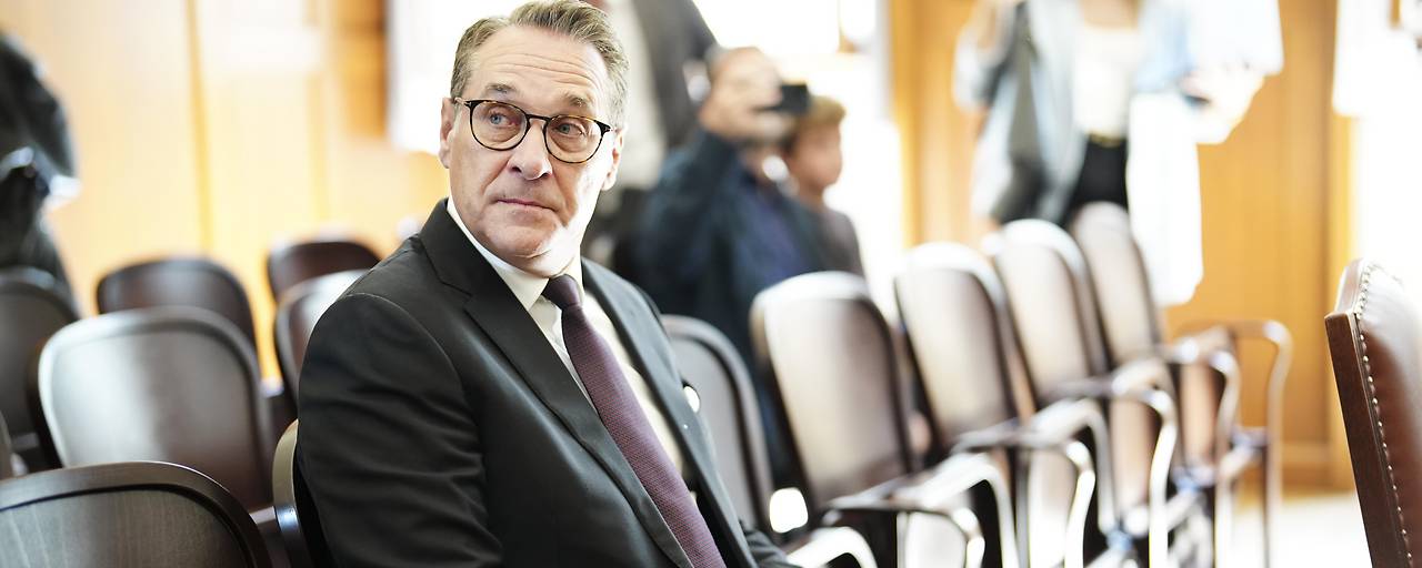 الرئيس السابق لحزب الحرية Strache يقرر عدم الطعن في لائحة الاتهام الأولى للنيابة العامة في فيينا بقضية التأمين على الحياة الرئيس السابق لحزب الحرية Strache يقرر عدم الطعن في لائحة الاتهام الأولى للنيابة العامة في فيينا بقضية التأمين على الحياة