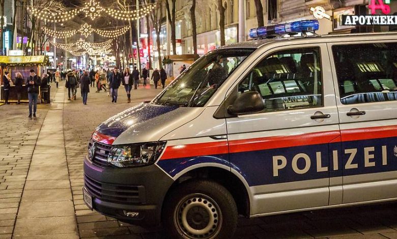 خطة أمنية في أسواق عيد الميلاد بـفيينا.. شرطة بلباس مدني وطائرات مسيرة لمكافحة النشاط الإجرامي خطة أمنية في أسواق عيد الميلاد بـفيينا.. شرطة بلباس مدني وطائرات مسيرة لمكافحة النشاط الإجرامي