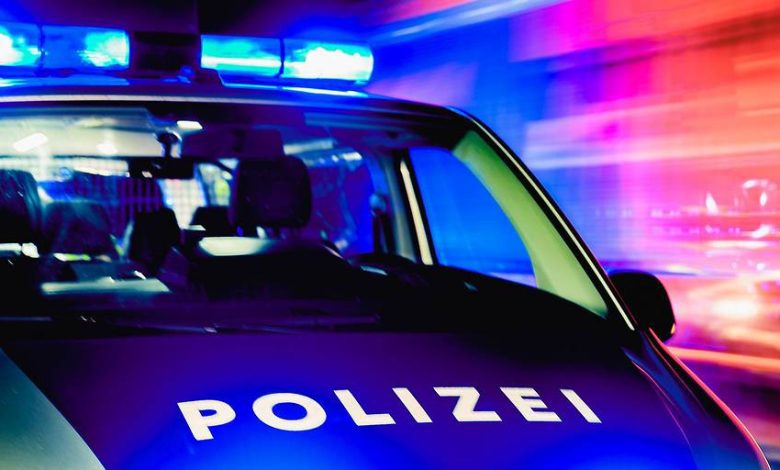 تسببت بتخريب 5 سيارات.. اعتقال عراقية قادت سيارتها بسرعة 145 كم/س بصحبتها طفلتها في النمسا العليا تسببت بتخريب 5 سيارات.. اعتقال عراقية قادت سيارتها بسرعة 145 كم/س بصحبتها طفلتها في النمسا العليا