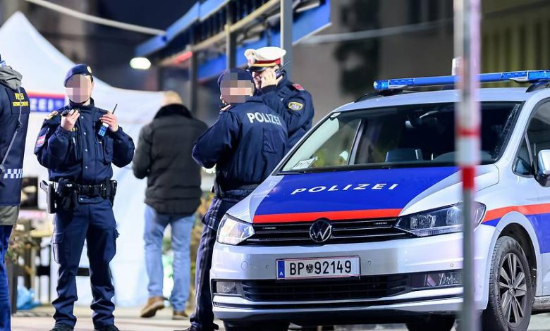مقتل شيشاني وإصابة صربي بـ فيينا.. الشرطة النمساوية تصدر مذكرة توقيف أوروبية بحق الجاني مقتل شيشاني وإصابة صربي بـ فيينا.. الشرطة النمساوية تصدر مذكرة توقيف أوروبية بحق الجاني