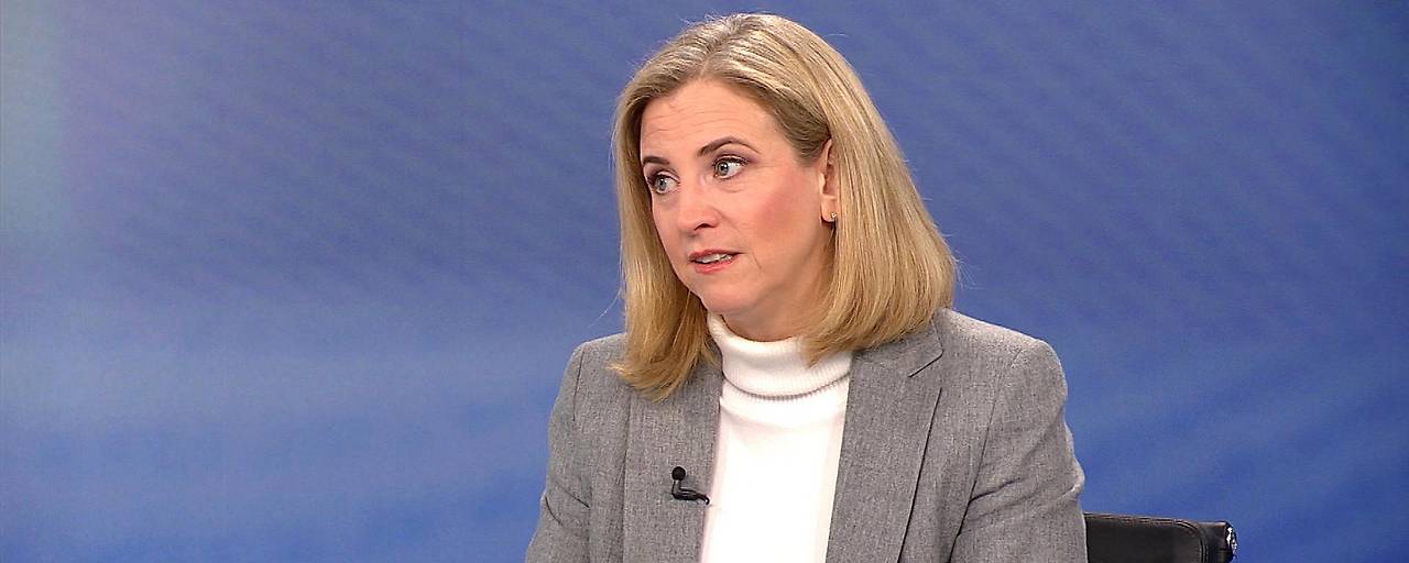 بعد خطة ترامب.. وزيرة الخارجية النمساوية تدعو لتوحيد الصوت الأوروبي وتصف نقاطاً في الخطة الأمريكية بـ “الساخرة” بعد خطة ترامب.. وزيرة الخارجية النمساوية تدعو لتوحيد الصوت الأوروبي وتصف نقاطاً في الخطة الأمريكية بـ “الساخرة”