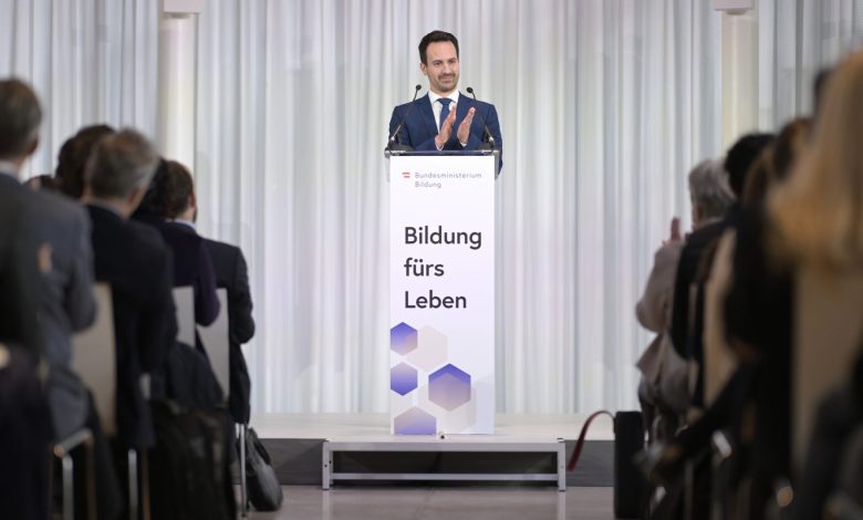 وزير التعليم في النمسا يعلن عن “الخطة Z” لنقل المدرسة من الحفظ إلى الإبداع ومهارات المستقبل وزير التعليم في النمسا يعلن عن “الخطة Z” لنقل المدرسة من الحفظ إلى الإبداع ومهارات المستقبل