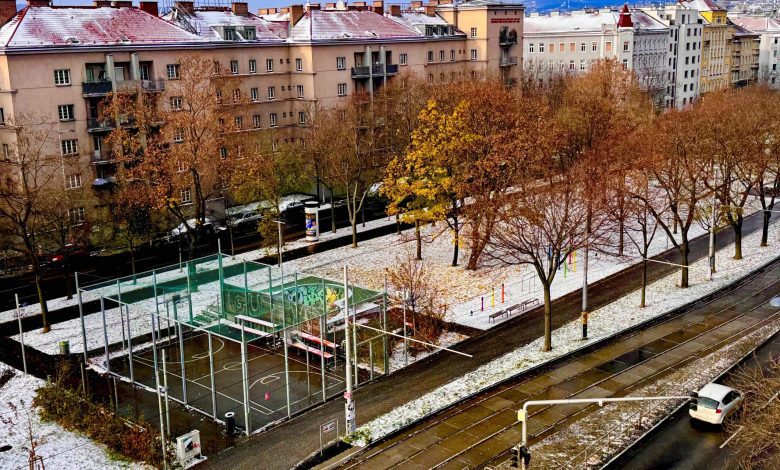 فيينا تستيقظ على بياض الثلج.. أول تساقط للموسم يدفع بـ 450 موظفاً في MA 48 للعمل طوال الليل فيينا تستيقظ على بياض الثلج.. أول تساقط للموسم يدفع بـ 450 موظفاً في MA 48 للعمل طوال الليل
