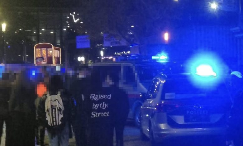 طعن شاب سوري في حديقة “براتر” الشهيرة بفيينا من مجموعة سوريين خلال احتفالات ليلة السبت بعيد الهالوين طعن شاب سوري في حديقة “براتر” الشهيرة بفيينا من مجموعة سوريين خلال احتفالات ليلة السبت بعيد الهالوين