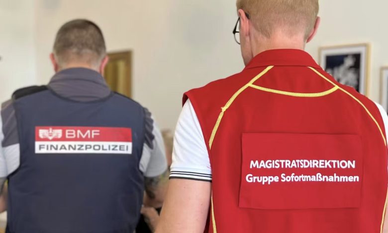 مداهمة واسعة لمطاعم آسيوية في فيينا تسفر عن اعتقال 7 موظفين وضبط مخالفات عمل وإقامة غير شرعية مداهمة واسعة لمطاعم آسيوية في فيينا تسفر عن اعتقال 7 موظفين وضبط مخالفات عمل وإقامة غير شرعية