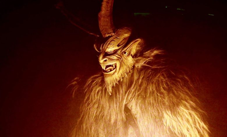 إصابة شاب في عرض Krampus بـكارنتن بعد أن سحبت امرأة قناعه بعنف إصابة شاب في عرض Krampus بـكارنتن بعد أن سحبت امرأة قناعه بعنف