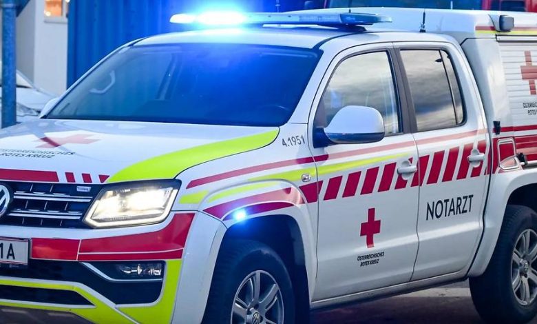 مقتل سيدة بين سيارات محطمة إثر حادث سير مروع في Linz بالنمسا العليا مقتل سيدة بين سيارات محطمة إثر حادث سير مروع في Linz بالنمسا العليا
