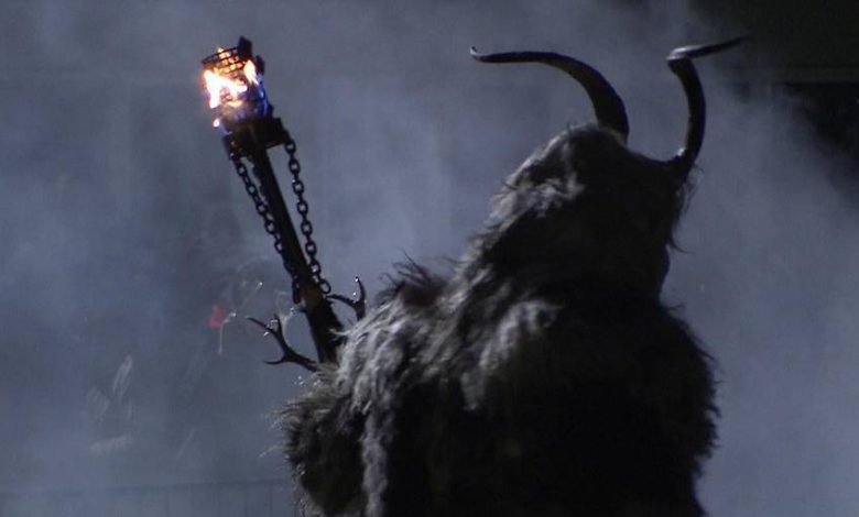 اعتداء وحشي من “Krampus” يُصيب أبًا بجروح بالغة خلال موكب في Matrei بـ تيـرول الشرقية اعتداء وحشي من “Krampus” يُصيب أبًا بجروح بالغة خلال موكب في Matrei بـ تيـرول الشرقية