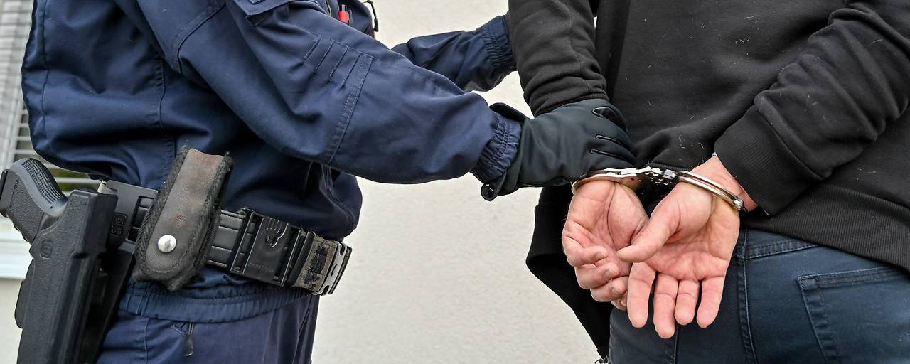 عملية لـCobra تنتهي بتوقيف زوجين مشتبه بهما باحتيال يفوق 300 ألف يورو في Wiener Neustadt بالنمسا السفلى عملية لـCobra تنتهي بتوقيف زوجين مشتبه بهما باحتيال يفوق 300 ألف يورو في Wiener Neustadt بالنمسا السفلى