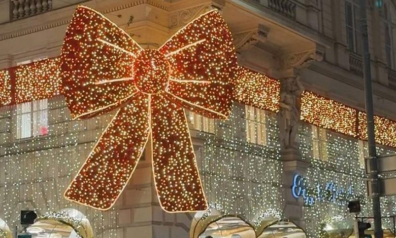 لمن يلتقط “سلفي”.. شرطة فيينا تفرض غرامات فورية 30 يورو بسبب فوضى الصور في Kärntnerstraße قرب دار الأوبرا لمن يلتقط “سلفي”.. شرطة فيينا تفرض غرامات فورية 30 يورو بسبب فوضى الصور في Kärntnerstraße قرب دار الأوبرا