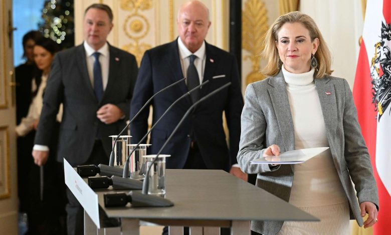 الحكومة النمساوية تخفض رسوم الكهرباء مؤقتًا لتخفيف تكاليف الطاقة ضمن حزمة بقيمة 500 مليون يورو الحكومة النمساوية تخفض رسوم الكهرباء مؤقتًا لتخفيف تكاليف الطاقة ضمن حزمة بقيمة 500 مليون يورو