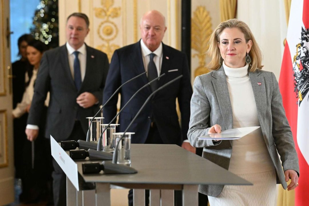 الحكومة النمساوية تخفض رسوم الكهرباء مؤقتًا لتخفيف تكاليف الطاقة ضمن حزمة بقيمة 500 مليون يورو الحكومة النمساوية تخفض رسوم الكهرباء مؤقتًا لتخفيف تكاليف الطاقة ضمن حزمة بقيمة 500 مليون يورو