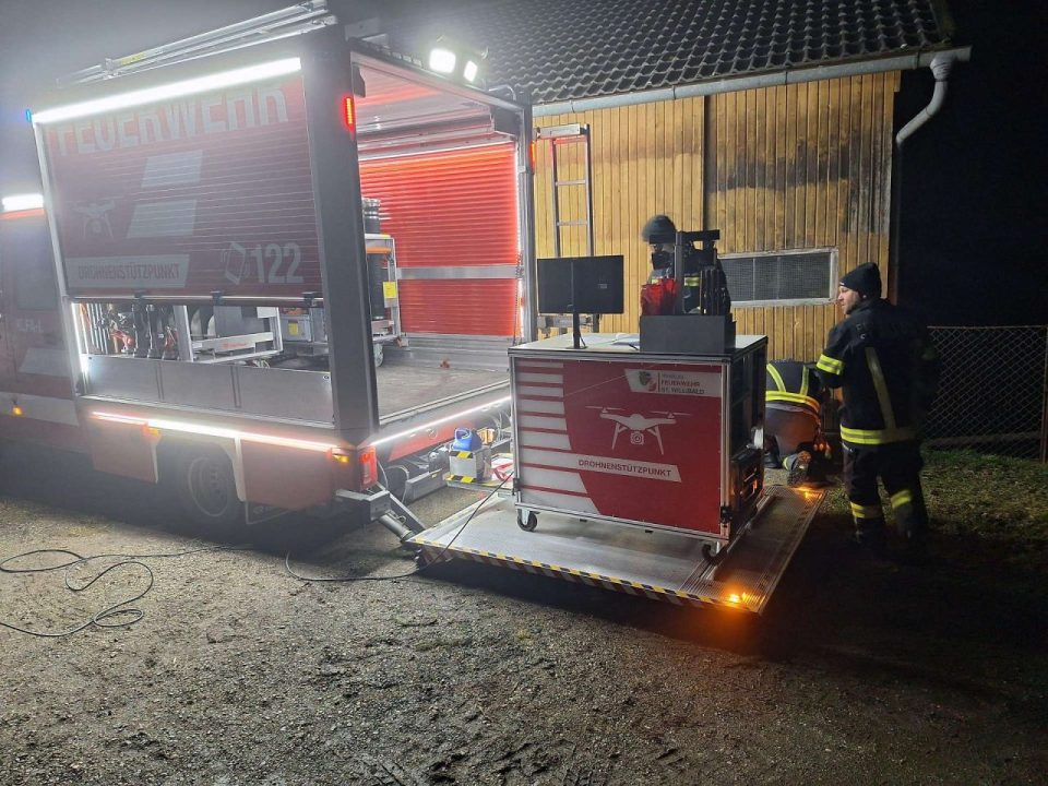بمشاركة 50 إطفائياً.. عملية بحث واسعة عن عجلين مفقودين في منطقة Münzkirchen بالنمسا العليا بمشاركة 50 إطفائياً.. عملية بحث واسعة عن عجلين مفقودين في منطقة Münzkirchen بالنمسا العليا