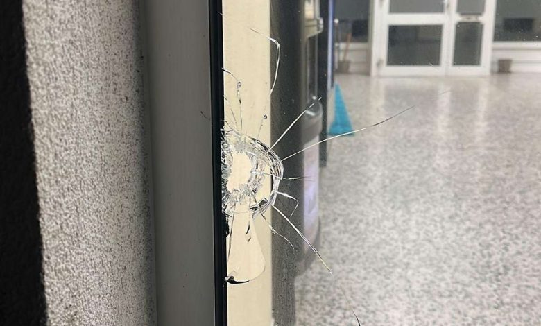 الشرطة النمساوية تكثف جهودها ليلة عيد الميلاد لفك لغز إطلاق النار على مسجد في Hollabrunn بالنمسا السفلى الشرطة النمساوية تكثف جهودها ليلة عيد الميلاد لفك لغز إطلاق النار على مسجد في Hollabrunn بالنمسا السفلى