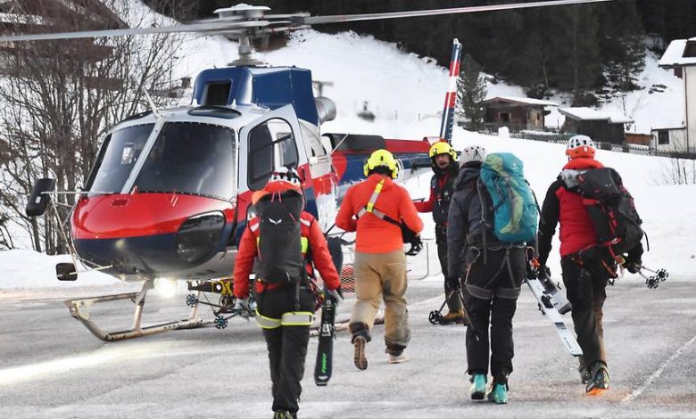 إنقاذ 17 شخصاً من مصعد مقعدي على نهر Hintertuxer Gletscher الجليدي في تيرول بعد عطل فني إنقاذ 17 شخصاً من مصعد مقعدي على نهر Hintertuxer Gletscher الجليدي في تيرول بعد عطل فني