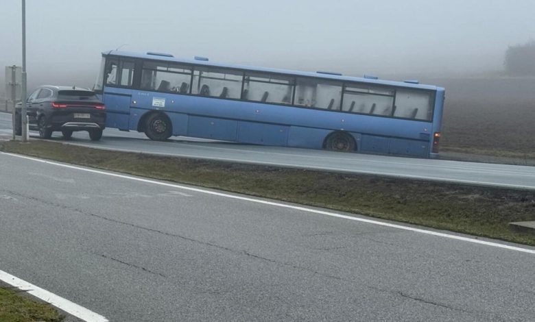 عطل فني وخطأ في القيادة يؤديان لانزلاق حافلة سياحية عن طريق B63 في بورغنلاند