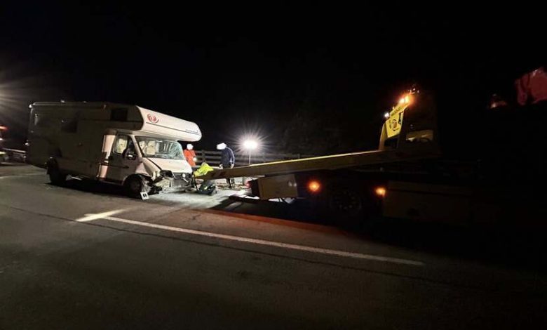 خمسة جرحى في حادث تصادم وجهاً لوجه بين سيارة ومنزل هولندي متنقل بمنطقة Ötztal في تيرول