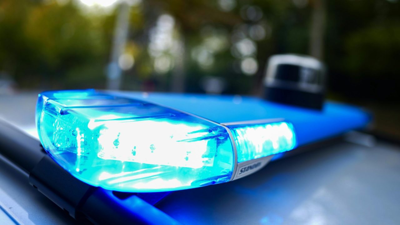 مشادة كلامية بين شقيقين من كازخستان في فيينا تنتهي بنقل أحدهما إلى المستشفى بعد أن طعن أحدهما الاخر بسكين مشادة كلامية بين شقيقين من كازخستان في فيينا تنتهي بنقل أحدهما إلى المستشفى بعد أن طعن أحدهما الاخر بسكين