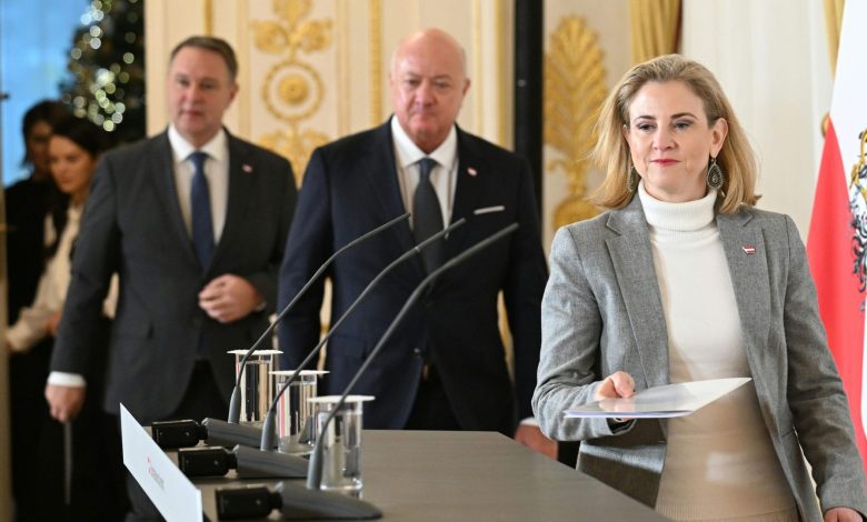 الحكومة النمساوية تقر حزمة إجراءات لدعم تشغيل كبار السن وإصلاح نظام المعاشات التقاعدية مع إعفاء ضريبي يصل إلى 15,000 يورو الحكومة النمساوية تقر حزمة إجراءات لدعم تشغيل كبار السن وإصلاح نظام المعاشات التقاعدية مع إعفاء ضريبي يصل إلى 15,000 يورو