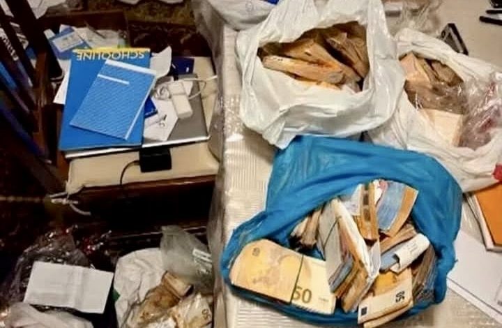 خيوط شبكة تمويل “حماس” تمتد إلى النمسا.. الأمن الإيطالي يكشف اتصالات “مريبة” مع ناشطين في فيينا خيوط شبكة تمويل “حماس” تمتد إلى النمسا.. الأمن الإيطالي يكشف اتصالات “مريبة” مع ناشطين في فيينا