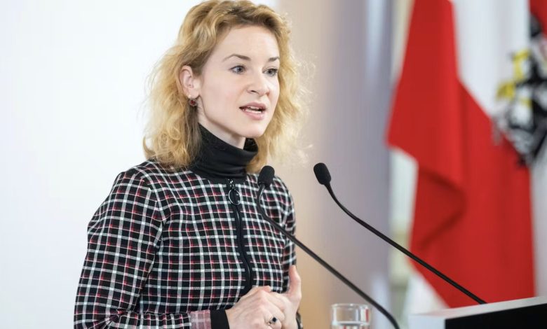 وزيرة شؤون المرأة النمساوية تُلزم جميع الرجال بالمسؤولية في مواجهة العنف والتحيز الجنسي وزيرة شؤون المرأة النمساوية تُلزم جميع الرجال بالمسؤولية في مواجهة العنف والتحيز الجنسي