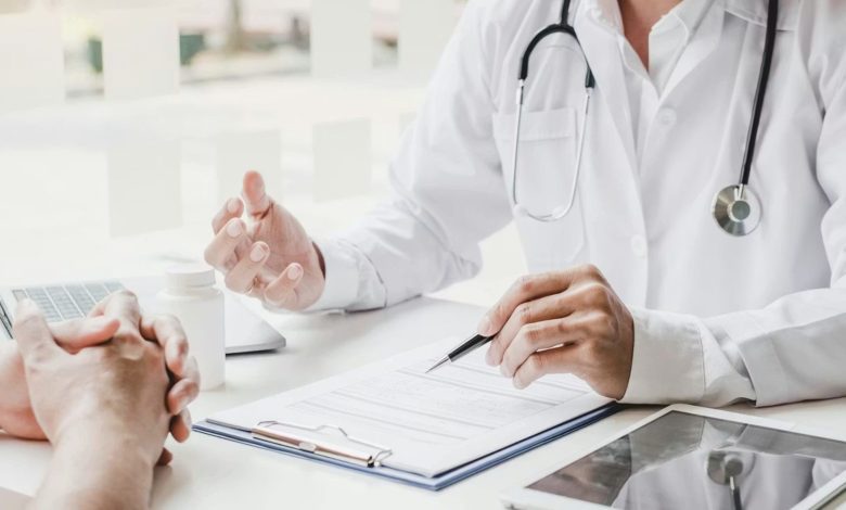 بعد وفاة مريضين.. دعوى جنائية ضد طبيب متهم بتعريض حياة 6,500 مريض للخطر بعلاج “التراب والرماد” في كارنتن بعد وفاة مريضين.. دعوى جنائية ضد طبيب متهم بتعريض حياة 6,500 مريض للخطر بعلاج “التراب والرماد” في كارنتن
