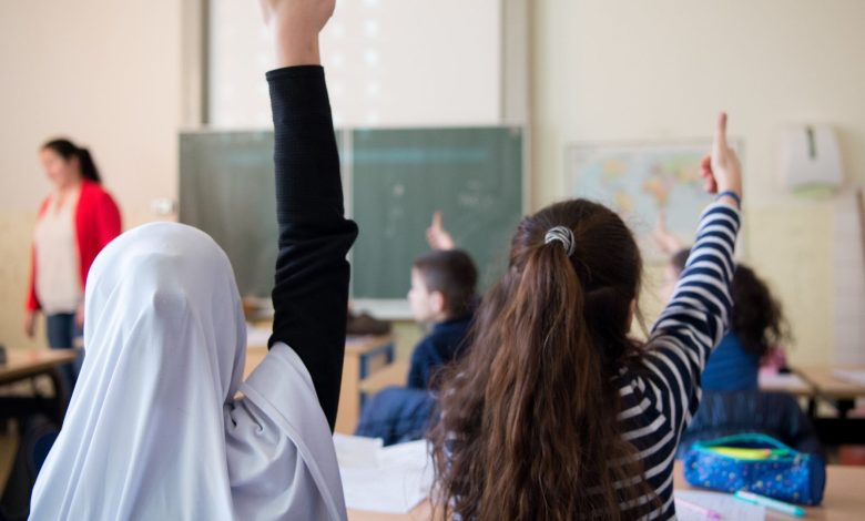 غرامات باهظة.. البرلمان النمساوي يقر حظراً واسعاً للحجاب في المدارس للفتيات دون سن 14 عاماً غرامات باهظة.. البرلمان النمساوي يقر حظراً واسعاً للحجاب في المدارس للفتيات دون سن 14 عاماً