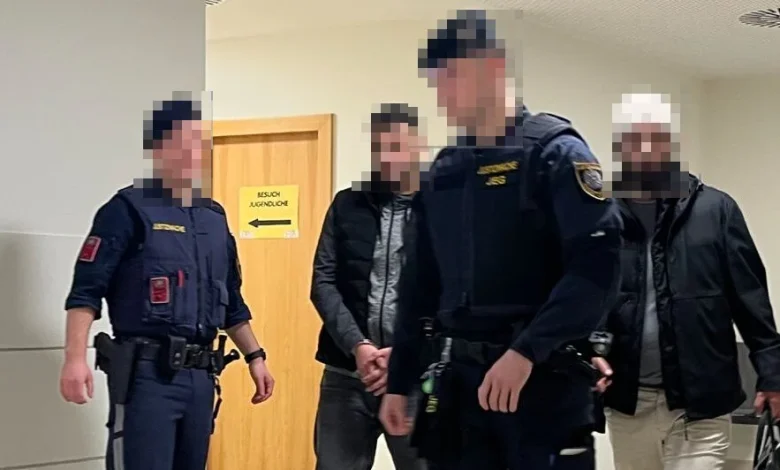 محكمة جنايات “فيينا” تُدين شاباً سورياً بالسجن 4 سنوات ونصف بتهمة اغتصاب فتاة قاصر تبلغ من العمر 14 عاماً محكمة جنايات “فيينا” تُدين شاباً سورياً بالسجن 4 سنوات ونصف بتهمة اغتصاب فتاة قاصر تبلغ من العمر 14 عاماً