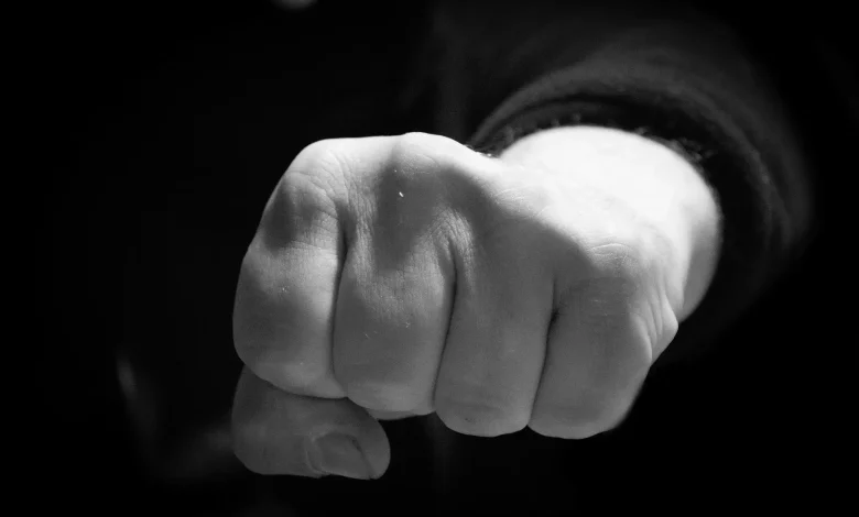 أربعة مجهولين يهاجمون شاباً أفغاني بالضرب المبرح في سالزبورغ ويسلبون ممتلكاته