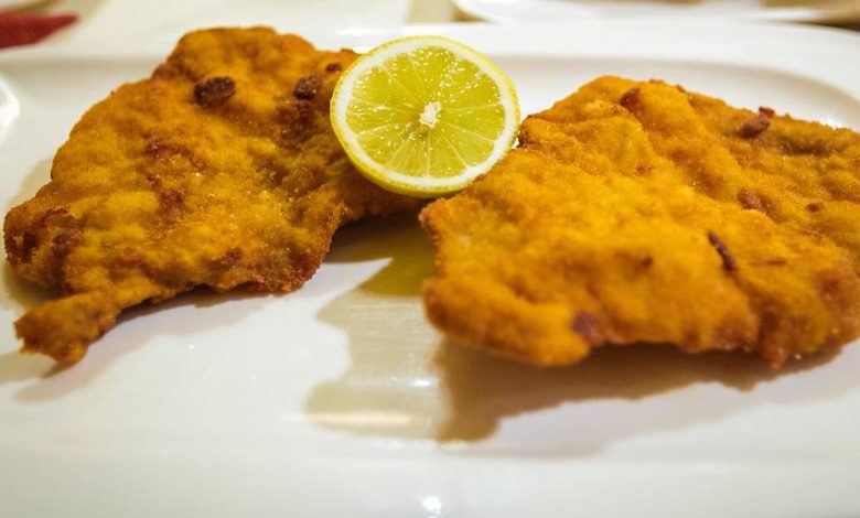 خديعة (Wiener Schnitzel).. تحقيق يكشف أن أغلب لحوم العجول في المطاعم النمساوية مستوردة