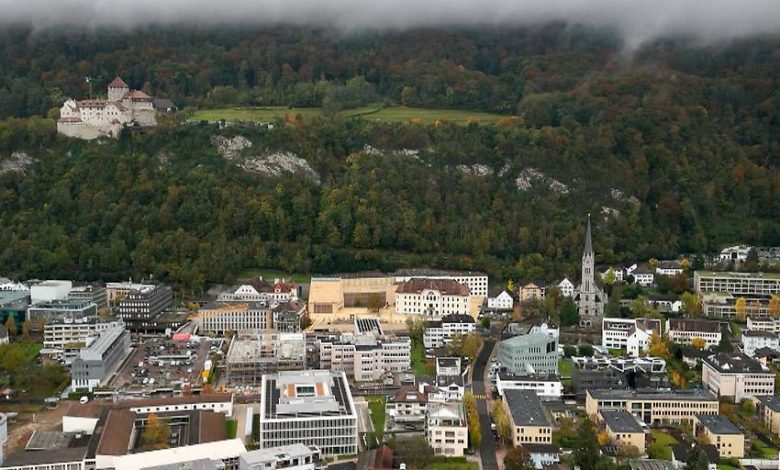 غموض يلف جريمة Vaduz في إمارة ليختنشتاين.. مقتل أب وأم وابنتهما طعناً وارتباط الحادثة بانتحار مسؤول محلي غموض يلف جريمة Vaduz في إمارة ليختنشتاين.. مقتل أب وأم وابنتهما طعناً وارتباط الحادثة بانتحار مسؤول محلي