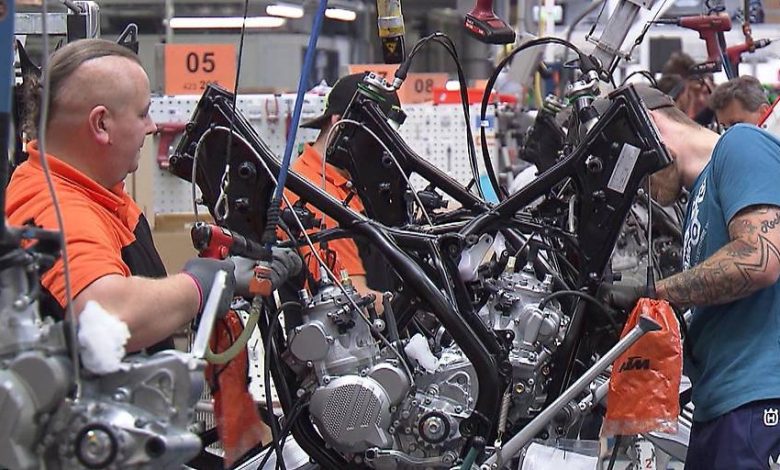 شطب 500 وظيفة في “KTM”.. ضغوط اقتصادية وغياب فرص العمل الجديدة في الصناعة بالنمسا العليا شطب 500 وظيفة في “KTM”.. ضغوط اقتصادية وغياب فرص العمل الجديدة في الصناعة بالنمسا العليا