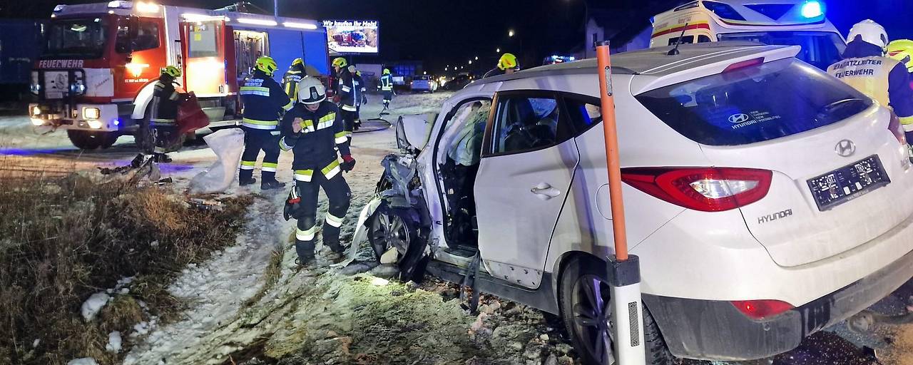 وفاة سائق يبلغ من العمر 77 عاماً في حادث تصادم عنيف على طريق B18 بمقاطعة Lilienfeld بالنمسا السفلى وفاة سائق يبلغ من العمر 77 عاماً في حادث تصادم عنيف على طريق B18 بمقاطعة Lilienfeld بالنمسا السفلى