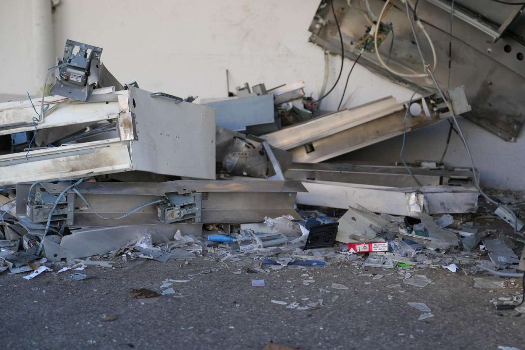 استهدفوا المال وتركوا السجائر.. تفجير “احترافي” لآلة بيع في Linz بـ النمسا العليا