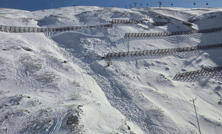 بعد إنقاذ زميلهم.. مجموعة من هواة التزلج الحر تتسبب في استنفار جوي وأرضي بعد انهيار ثلجي في سالزبورغ