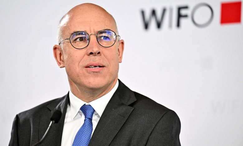 مدير معهد “WIFO” يتوقع انتعاشاً طفيفاً للصناعة النمساوية ويحذر من ضغوط البيروقراطية مدير معهد “WIFO” يتوقع انتعاشاً طفيفاً للصناعة النمساوية ويحذر من ضغوط البيروقراطية