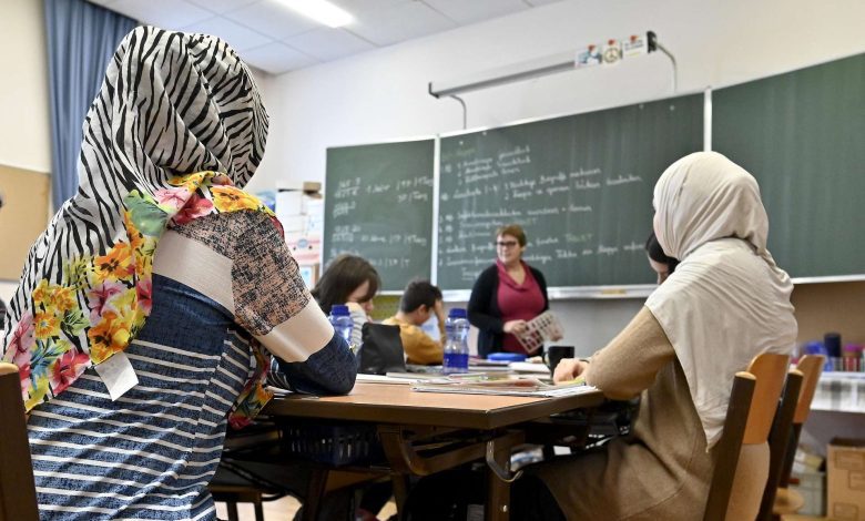 13 بنداً لرسم قيم التعايش.. النمسا العليا تقر “ميثاق القواعد المنزلية”