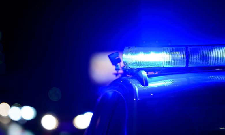 فرّ من موقع الحادث سيراً على الأقدام.. شهود عيان يسقطون سائقاً مخموراً في قبضة الشرطة بسالزبورغ